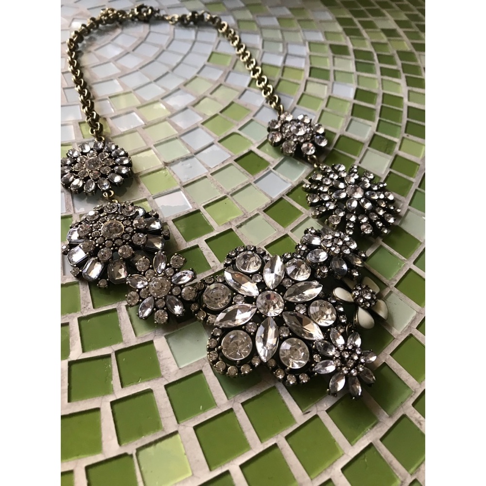NWOT Silver & sparkle necklace
